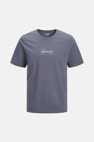 Blauw T-shirt met korte mouwen van JJREBEL, met een witte print op de borst.