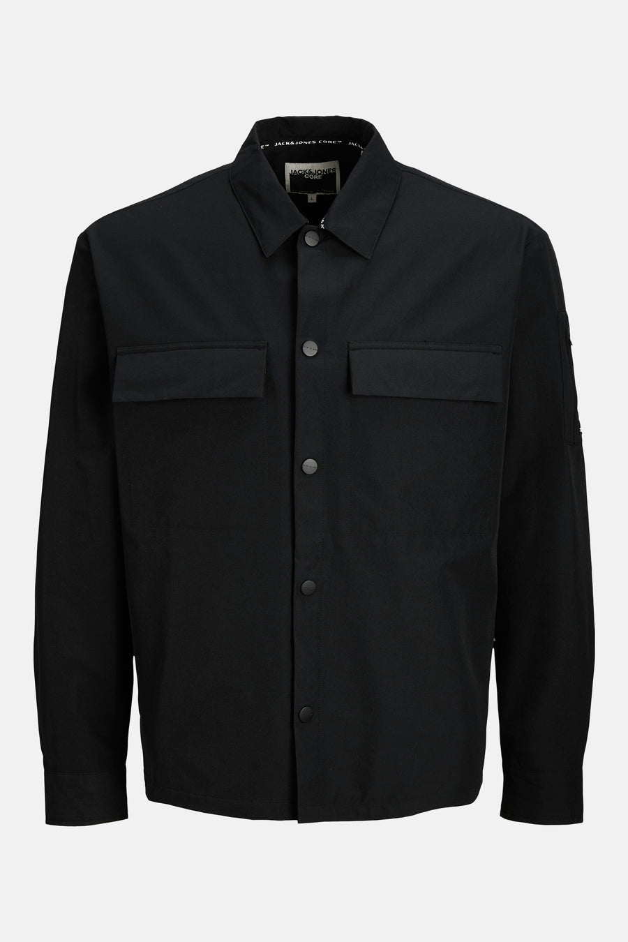 Chemise noire à manches longues de CORE by JACK & JONES, avec poches poitrine et fermeture boutonnée.