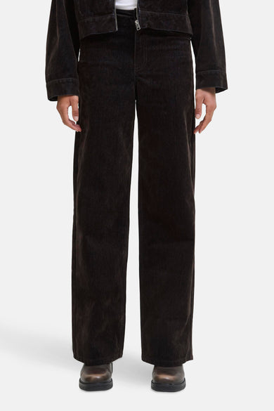 Bruine jeans van JJXX, met wijde pijpen en een lichte vintage wassing.
