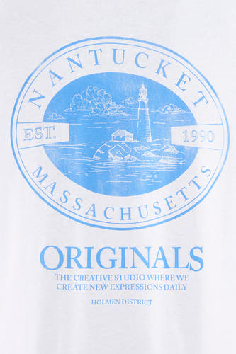 T-shirt blanc à manches courtes de ORIGINALS BY JACK & JONES, avec un col rond et un imprimé bleu.