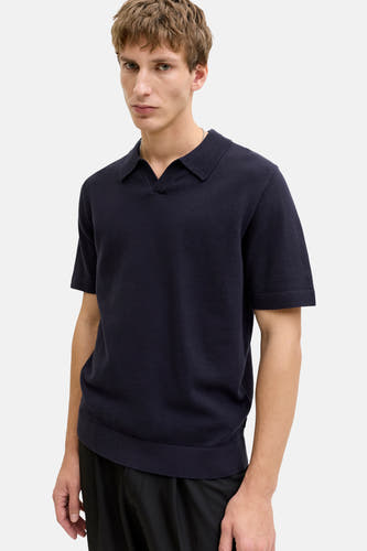 Blauwe polo met korte mouwen van PREMIUM by JACK & JONES, met een fijne knitstructuur en ribgebreide boorden.
