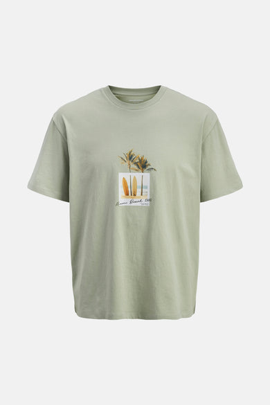 T-shirt vert de mantes courtes manSS BY JACK & J J, avec étiquette marque marque marque la col et et une texture lisse.