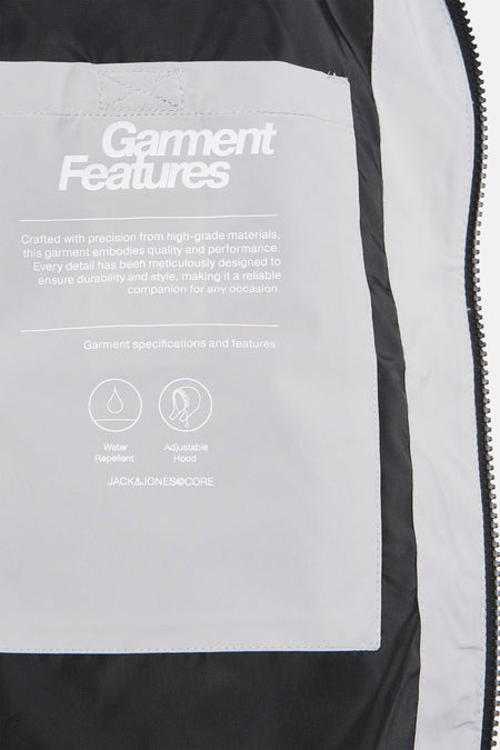 Grijs kort jack van CORE BY JACK & JONES, met producteigenschappen geprint op een label.
