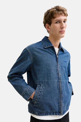 Jeansjas in mid blue denim van PREMIUM BLUE by JACK & JONES, met ritssluiting en steekzak.