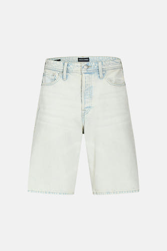 Lichtblauwe denim short van JACK & JONES JEANS INTELLIGENCE met brede pijpen, knoopsluiting en zakken, van voren gezien.