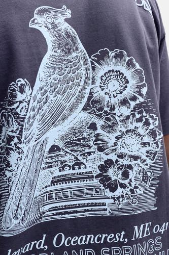 T-shirt bleu de ORIGINALS BY JACK & JONES avec un imprimé détaillé d'un oiseau, de fleurs et d'un bâtiment.