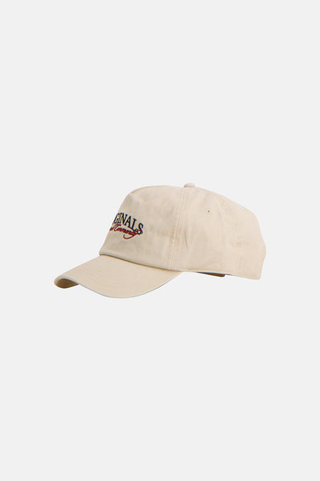 Casquette écru de JACK & JONES avec texte brodé bleu et rouge 'ORIGINALS Community' sur le devant.