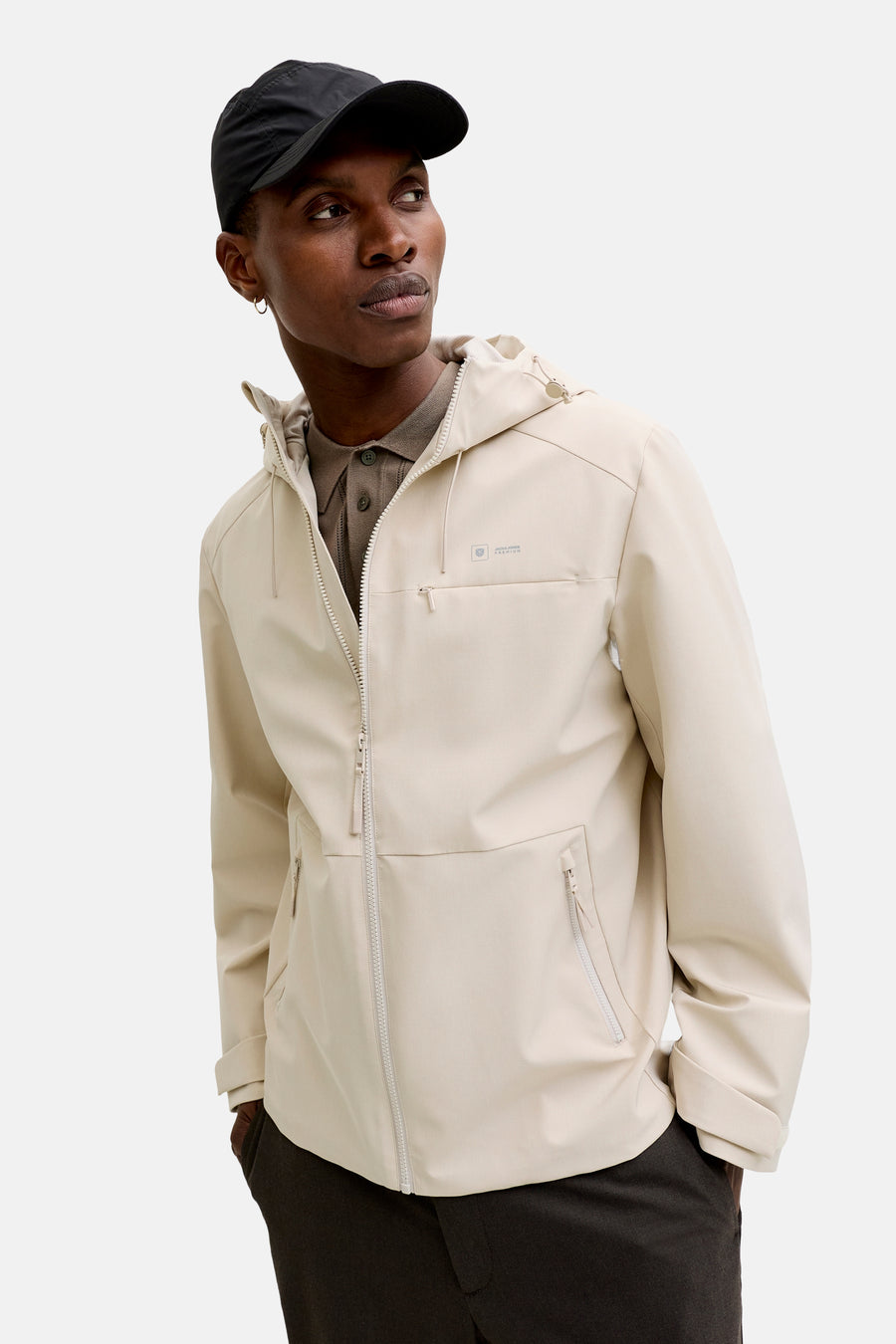 Korte ecru jas van PREMIUM by JACK & JONES, met capuchon, ritssluiting en zakken.