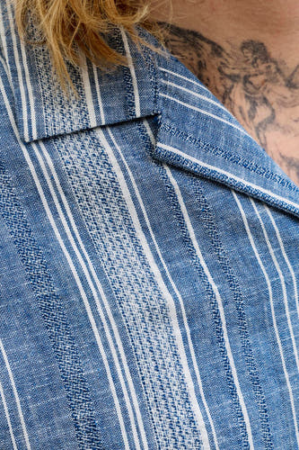 Blauw gestreept overhemd van PREMIUM BLUE by JACK & JONES, met korte mouwen en een geweven textuur.