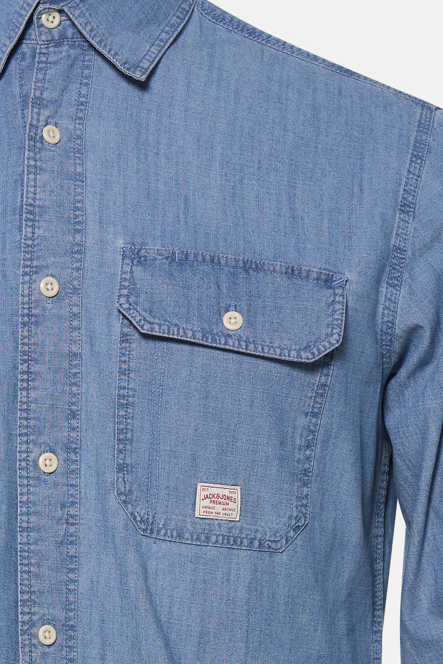 Jeanshemd van blauw denim van PREMIUM BLUE by JACK & JONES, met borstzak en knoopsluiting.