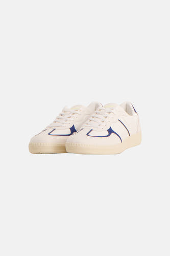 Baskets blanches d'ACCESSORIES BY JACK & JONES, avec des accents bleus sur le côté et le talon.