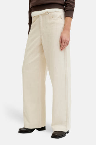 Pantalon écru JJXX avec un subtil motif à rayures verticales et jambes larges.