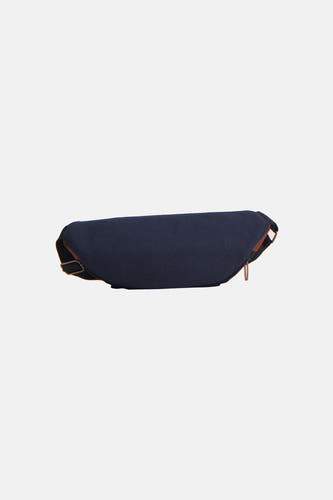 Blauwe schoudertas van ACCESSORIES BY JACK & JONES, met bruine accenten en een minimalistisch ontwerp.