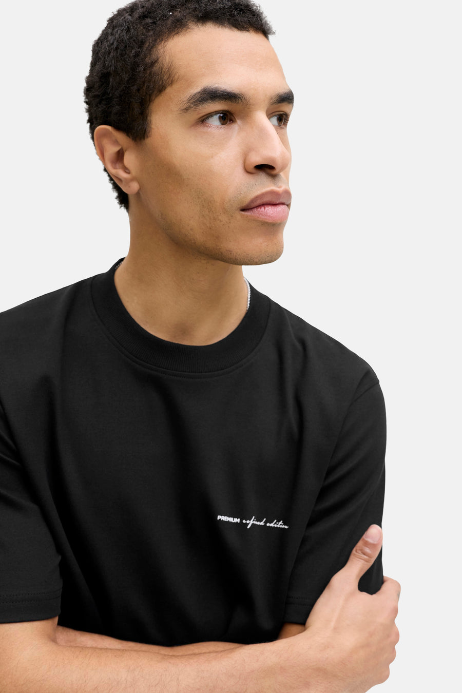 T-shirt à manches courtes noir de PREMIUM by JACK & JONES, avec petit imprimé blanc.