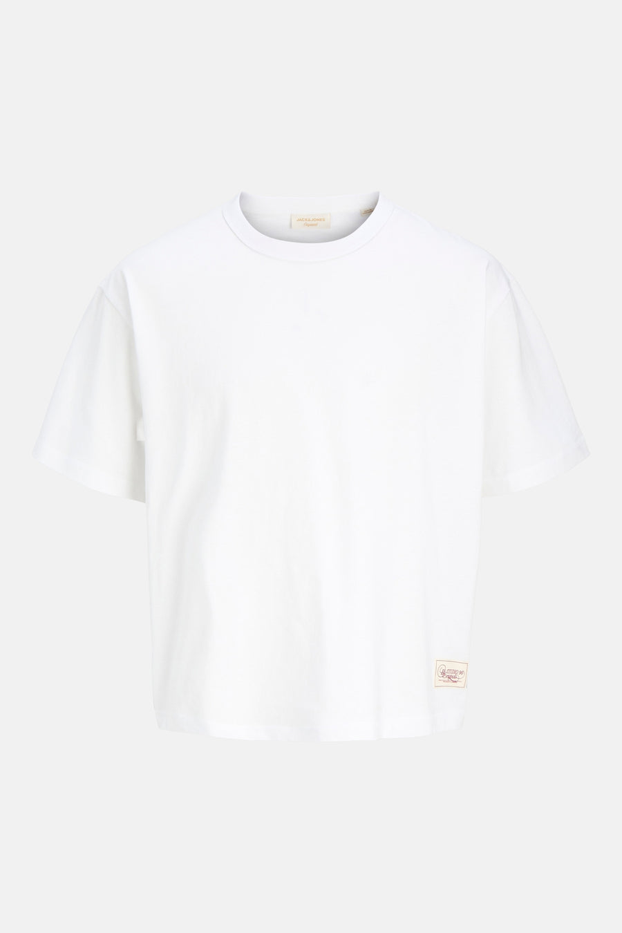 T-shirt blanc à manches courtes de ORIGINALS BY JACK & JONES, avec une petite étiquette de marque en bas.