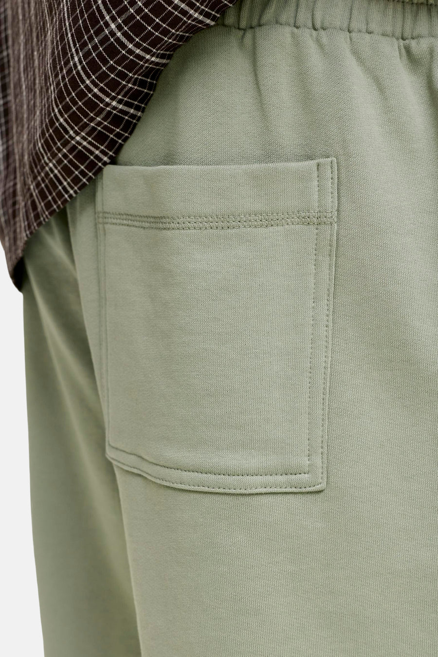 Short vert de JACK & JONES JEANS INTELLIGENCE avec poche arrière plaquée, une taille côtelée et une chemise à carreaux marron.
