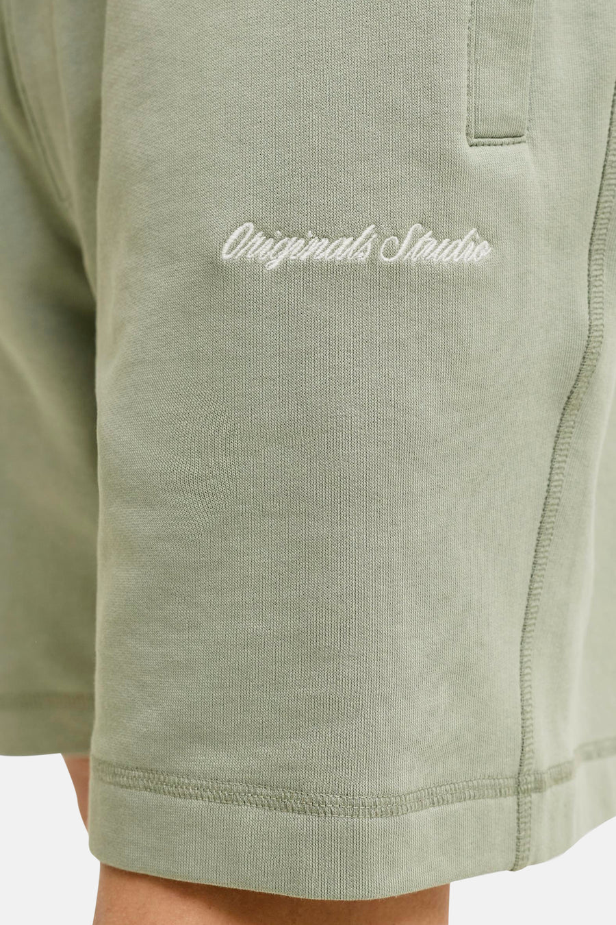 Short vert de JACK & JONES JEANS INTELLIGENCE avec broderie blanche 'Originals Studio' et molleton côtelé.