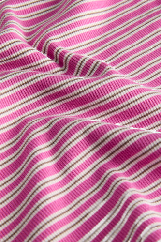 Roze T-shirt met korte mouwen van JJXX, met een gestreept patroon en een gekreukte textuur.