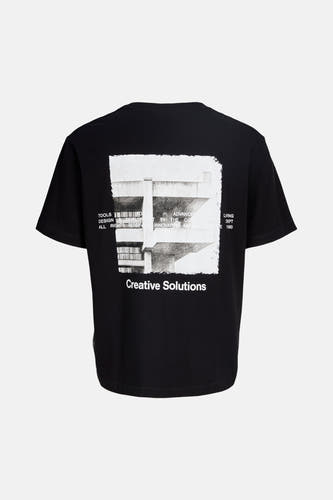 Zwart T-shirt met korte mouwen van CORE BY JACK & JONES, met een foto en tekstprint op de rug.
