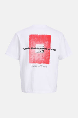T-shirt blanc à manches courtes de CORE BY JACK & JONES, avec un petit logo "Archive" sur la poitrine.