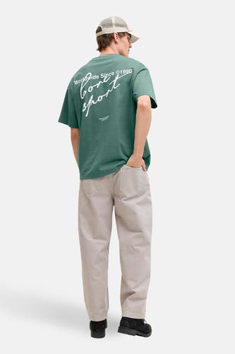 Groen T-shirt met korte mouwen van CORE BY JACK & JONES, met witte tekstprint op de rug.
