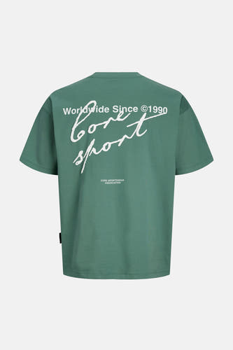 Groen T-shirt met korte mouwen van CORE BY JACK & JONES, met witte tekstprint op de achterkant.
