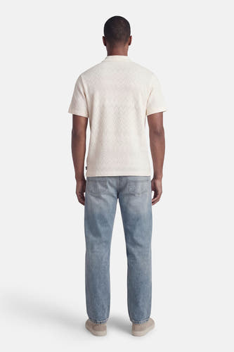 Ecru polo van PREMIUM by JACK & JONES, met een all-over zig-zag patroon, rug aanzicht.