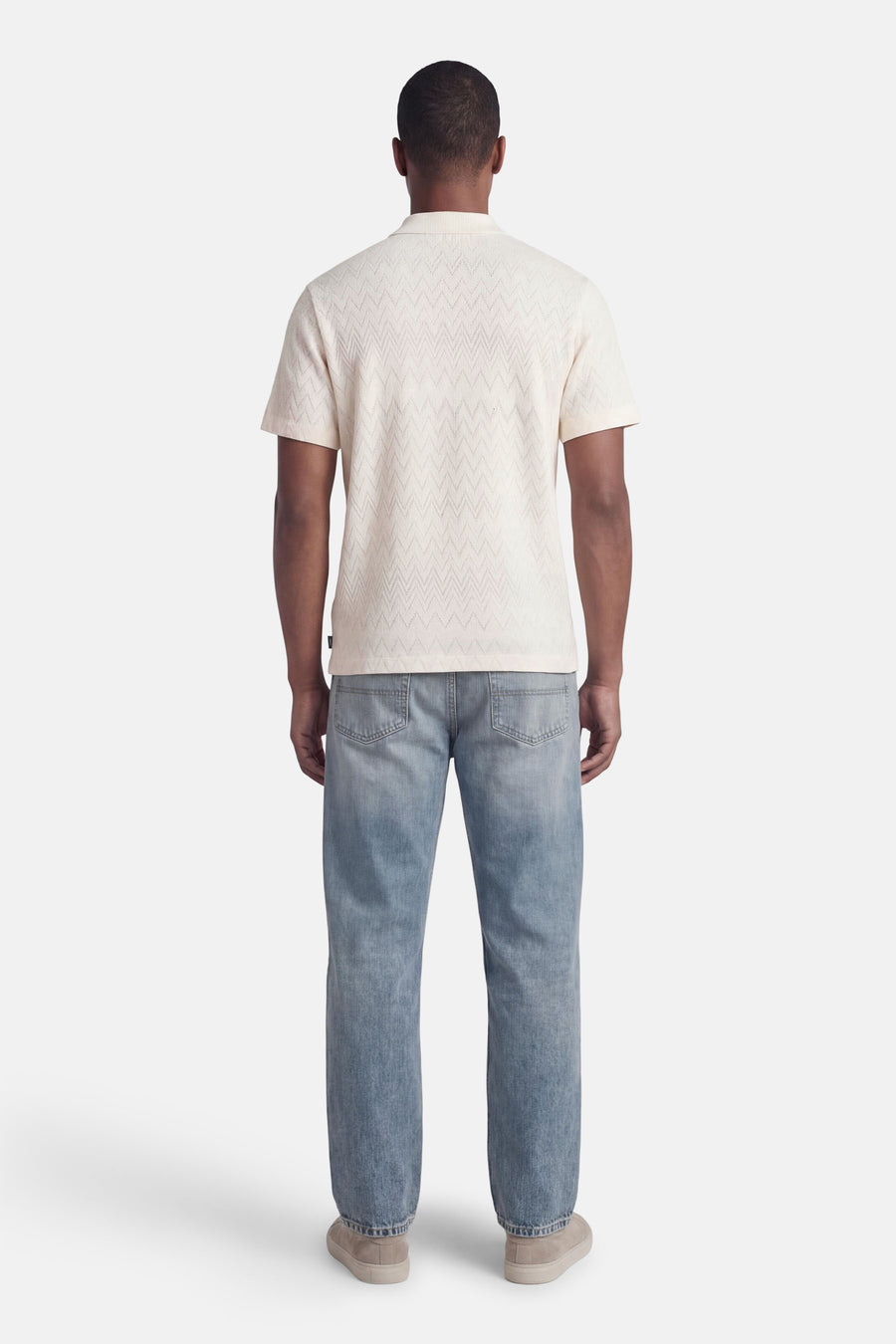 Ecru polo van PREMIUM by JACK & JONES, met een all-over zig-zag patroon, rug aanzicht.