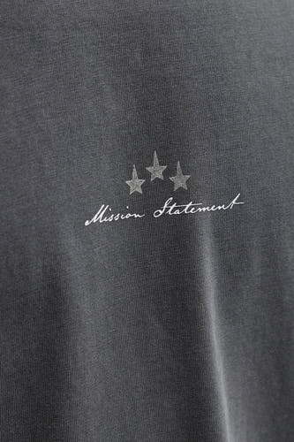 T-shirt noir à manches courtes de CORE BY JACK & JONES, avec de petites étoiles et le texte "Mission Statement".