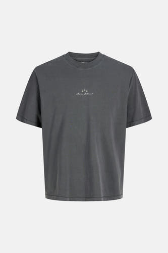 T-shirt noir à manches courtes de CORE BY JACK & JONES, avec une petite inscription blanche sur la poitrine.