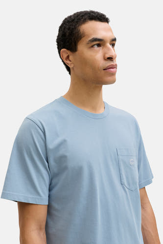 T-shirt bleu à manches courtes de PREMIUM BLUE by JACK & JONES, avec une poche poitrine.