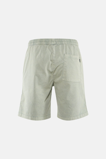 Groene short van JACK & JONES JEANS INTELLIGENCE, achterkant met elastische tailleband, gestructureerde stof en opgestikte achterzak.