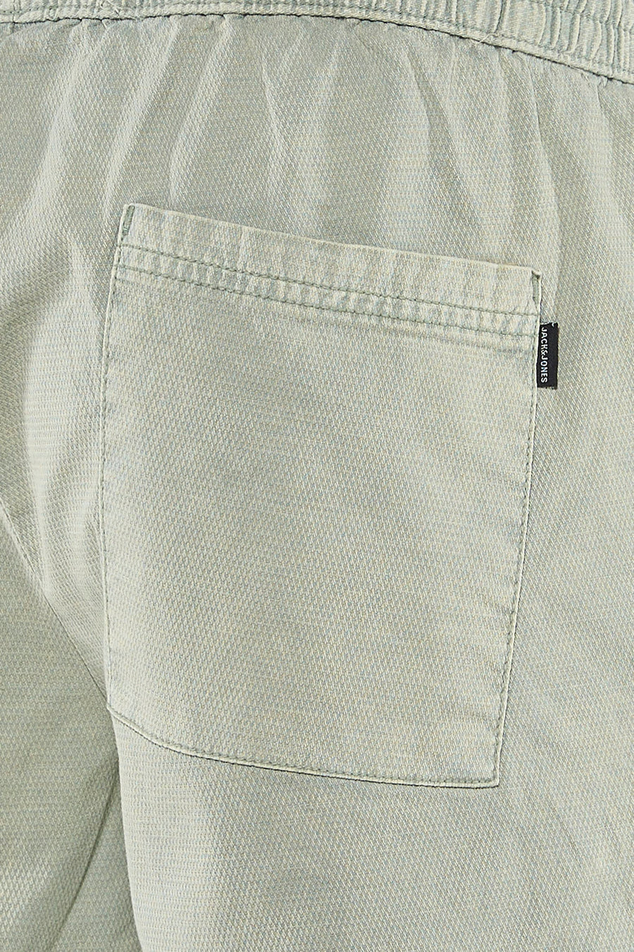 Short vert de JACK & JONES JEANS INTELLIGENCE avec tissu texturé, taille élastique et poche arrière avec étiquette.