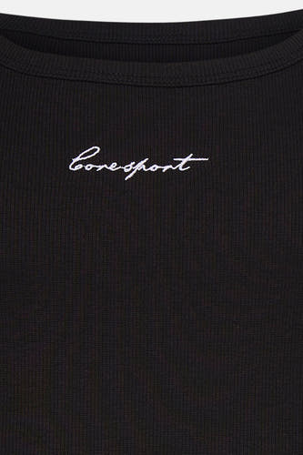 Zwarte singlet van CORE BY JACK & JONES met fijn ribpatroon en geborduurd logo.