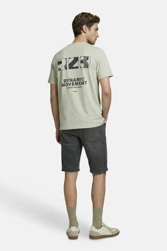 T-shirt vert de JJREBEL avec un imprimé graphique 'R23' et 'DYNAMIC MOVEMENT' dans le dos.