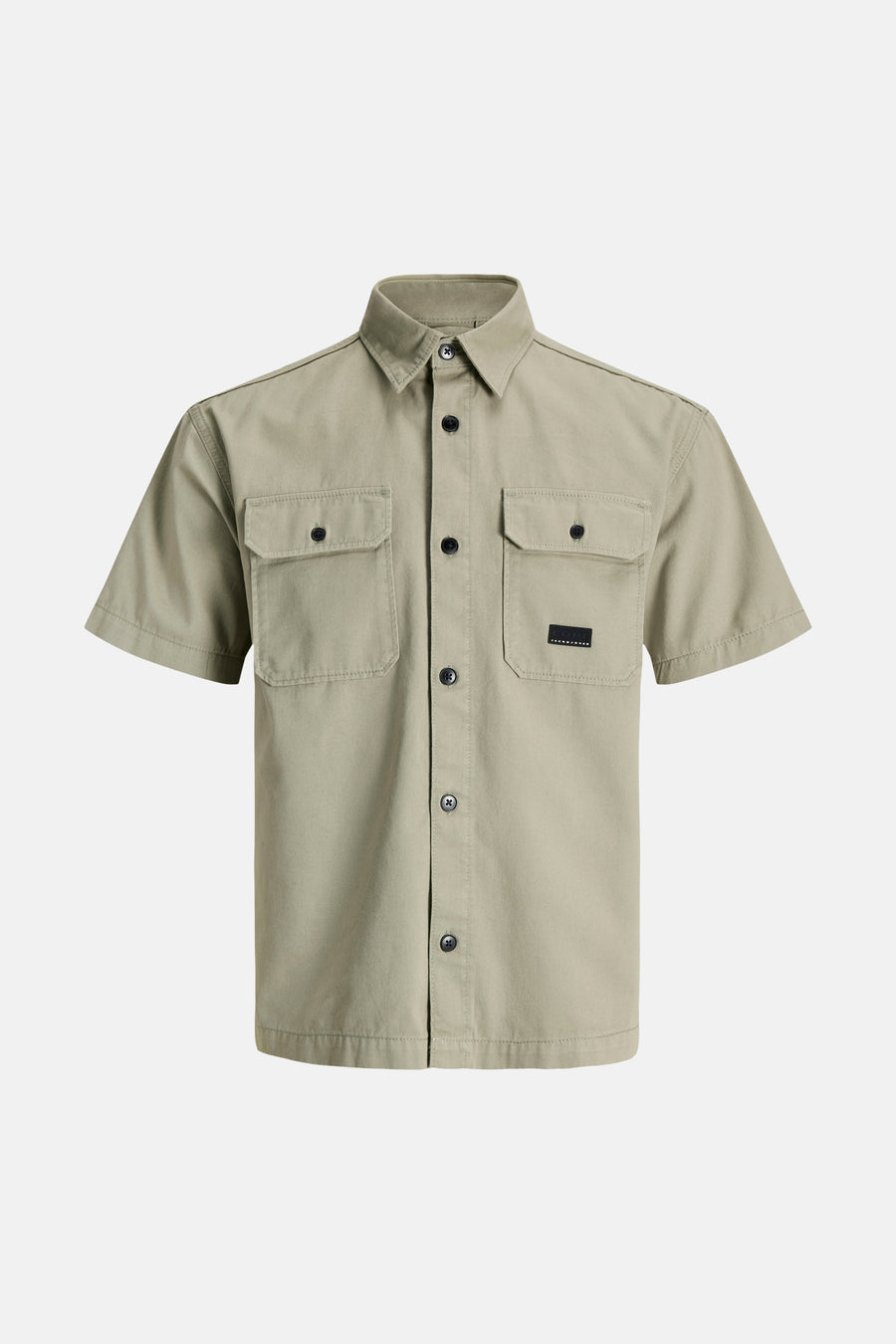 Chemise beige à manches courtes de CORE BY JACK & JONES, avec col, fermeture boutonnée, deux poches poitrine et une étiquette de marque.