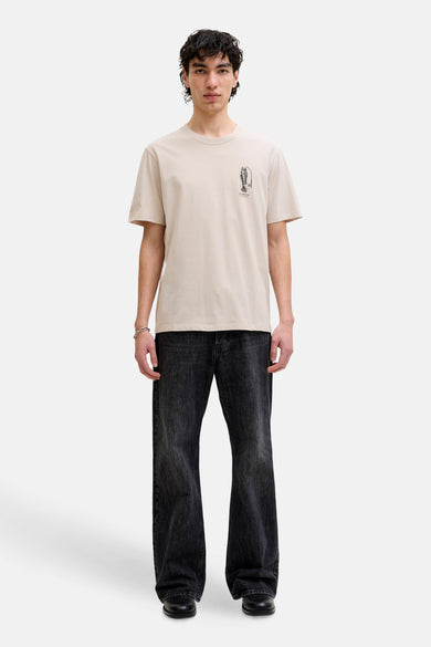 T-shirt beige de ORIGINALS BY JACK & JONES, à manches courtes et avec un petit imprimé sur la poitrine.