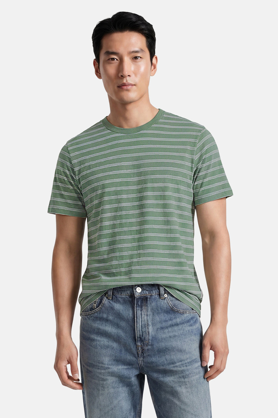 Groene gestreepte korte mouwen T-shirt van ORIGINALS BY JACK & JONES, gedragen met blauwe jeans, front view