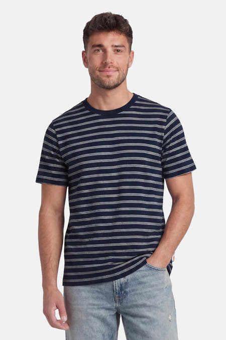 Blauwe gestreepte korte mouw t-shirt van ORIGINALS BY JACK & JONES, gedragen door model met lichte jeans, front view