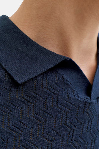 Polo en tricot bleu marine d'ORIGINALS BY JACK & JONES avec motif ajour géométrique et col classique.