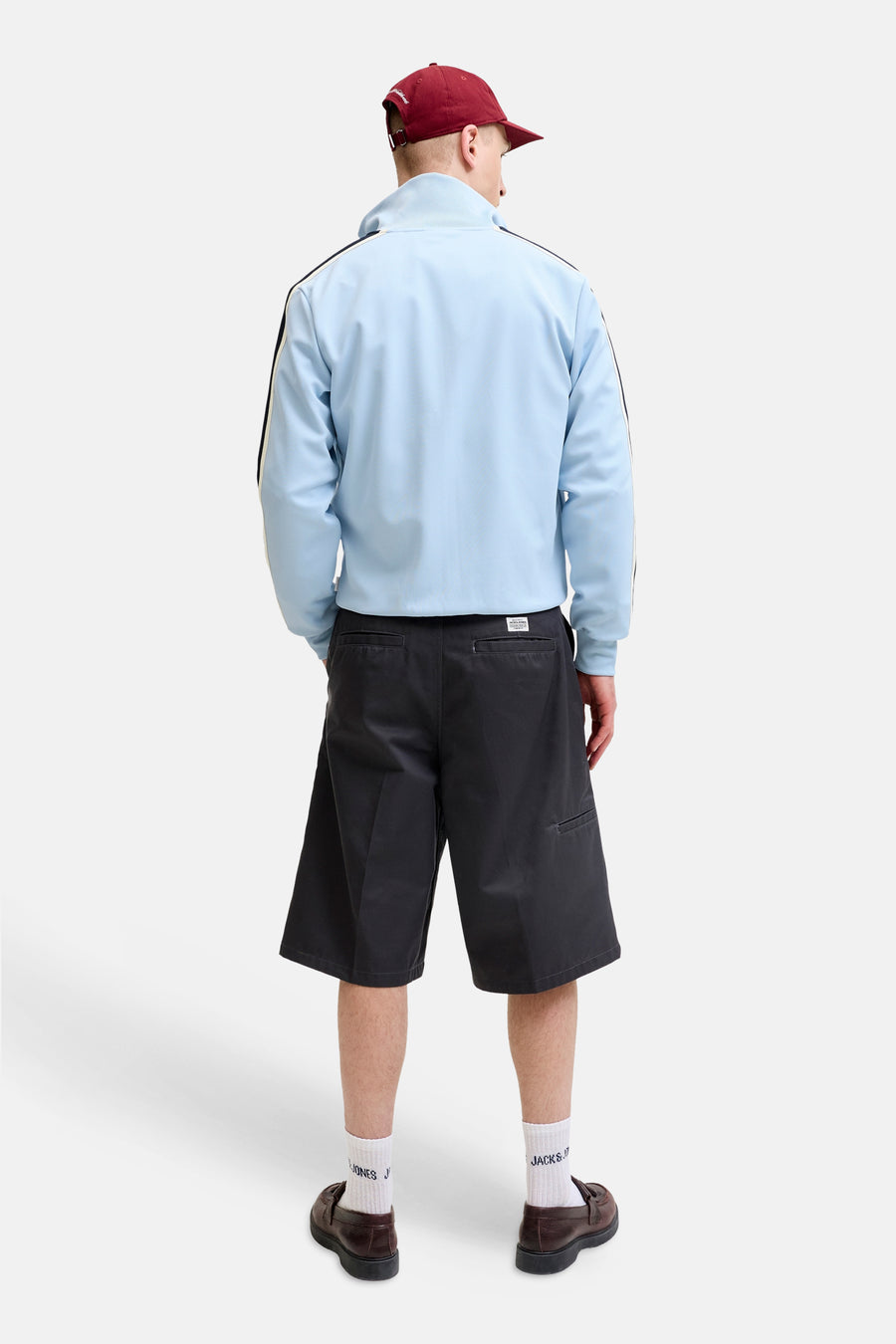 Blauw gilet van ORIGINALS BY JACK & JONES met lange mouwen en zwarte en witte strepen, van achteren gezien.