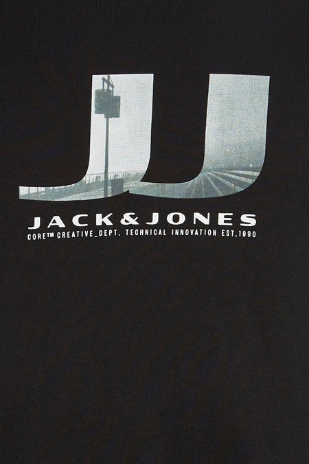 T-shirt noir à manches courtes de CORE BY JACK & JONES, avec un imprimé graphique en forme des lettres JJ.