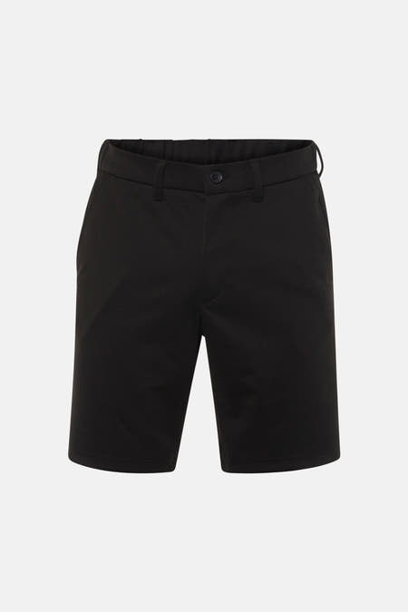 Zwarte short van JACK & JONES JEANS INTELLIGENCE met knoopsluiting en zakken, op een witte achtergrond.
