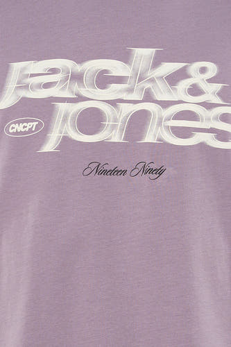 T-shirt à manches courtes violet de CORE BY JACK & JONES, avec les textes "Jack & Jones", "CNCPT" et "Nineteen Ninety".