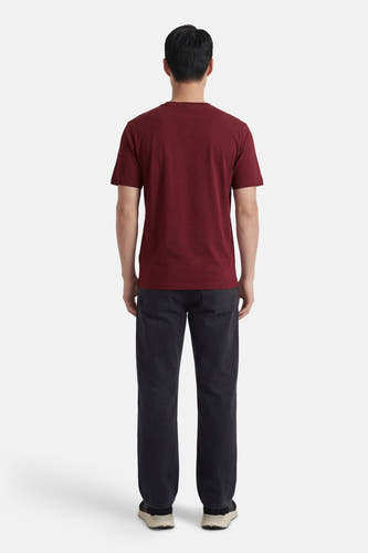 T-shirt rouge à manches courtes de ORIGINALS BY JACK & JONES, de couleur unie et à coupe droite, vu de dos.