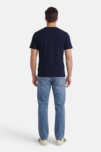 Blauw T-shirt met korte mouwen van ORIGINALS BY JACK & JONES, met effen design, gedragen met jeans en sneakers.
