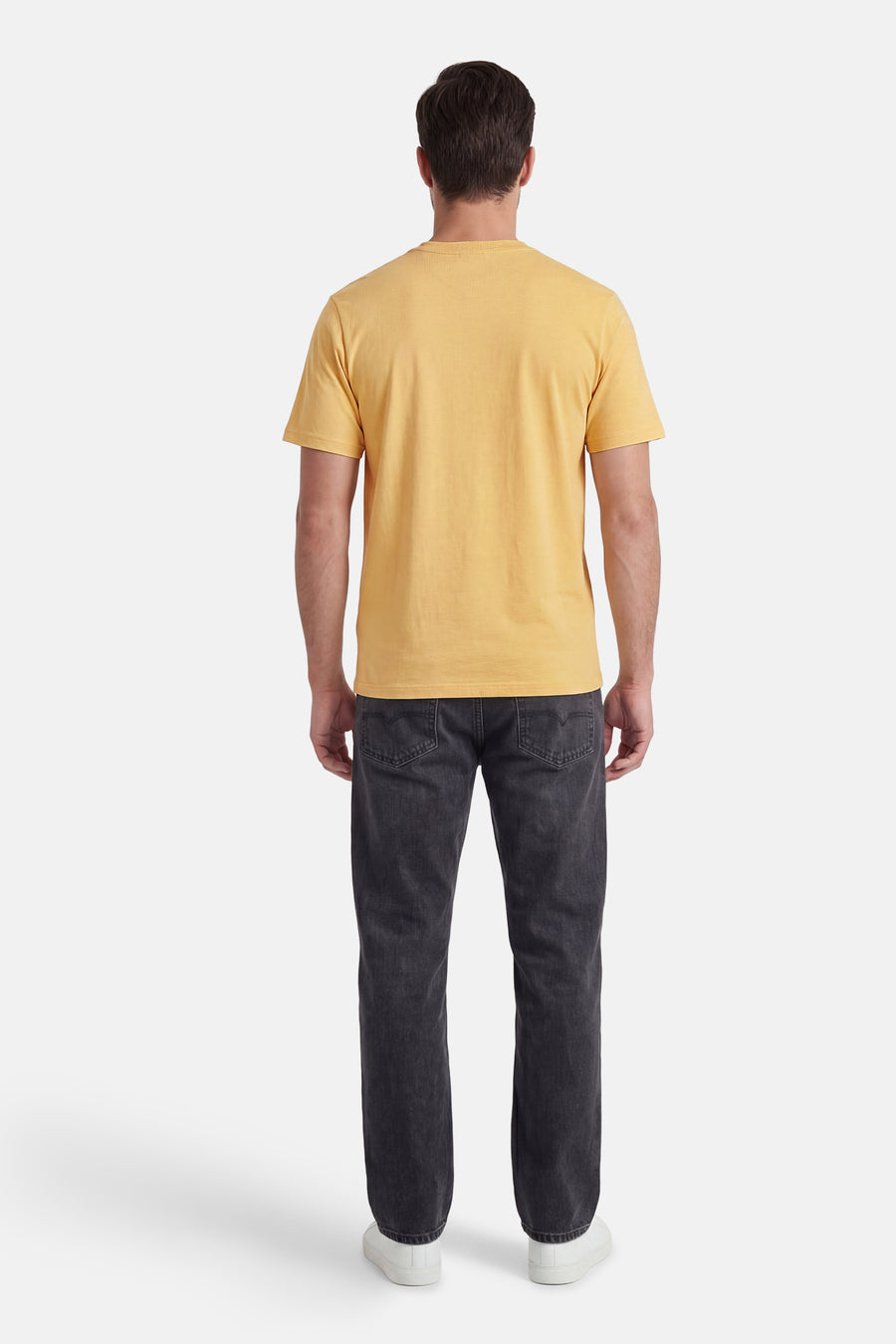 Geel T-shirt van CORE BY JACK & JONES met korte mouwen, ronde hals en lichte textuur, van achteren gezien.