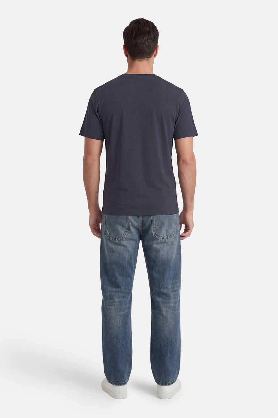 T-shirt gris de ORIGINALS BY JACK & JONES, uni et vu de dos, combiné avec un jean et des baskets blanches.