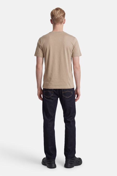 Beige T-shirt met korte mouwen van ORIGINALS BY JACK & JONES, in effen katoen, gedragen door een man op de rug gezien.