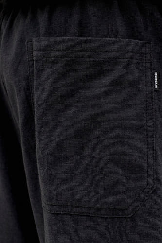 Pantalon de saison noir pour homme de JACK & JONES JEANS INTELLIGENCE avec tissu texturé, une poche arrière et une petite étiquette de marque.